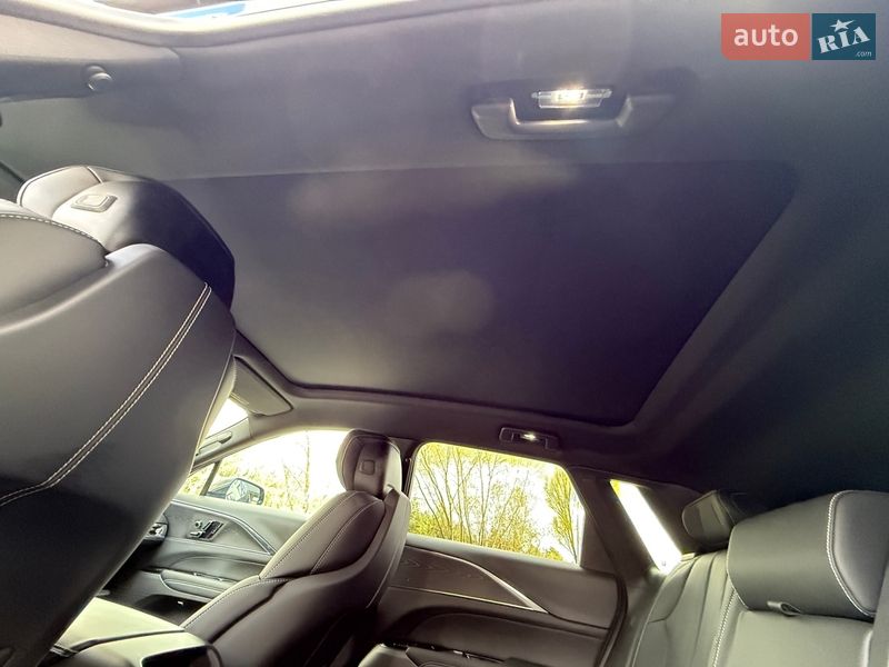 Внедорожник / Кроссовер Cadillac Lyriq 2024 в Новояворовске