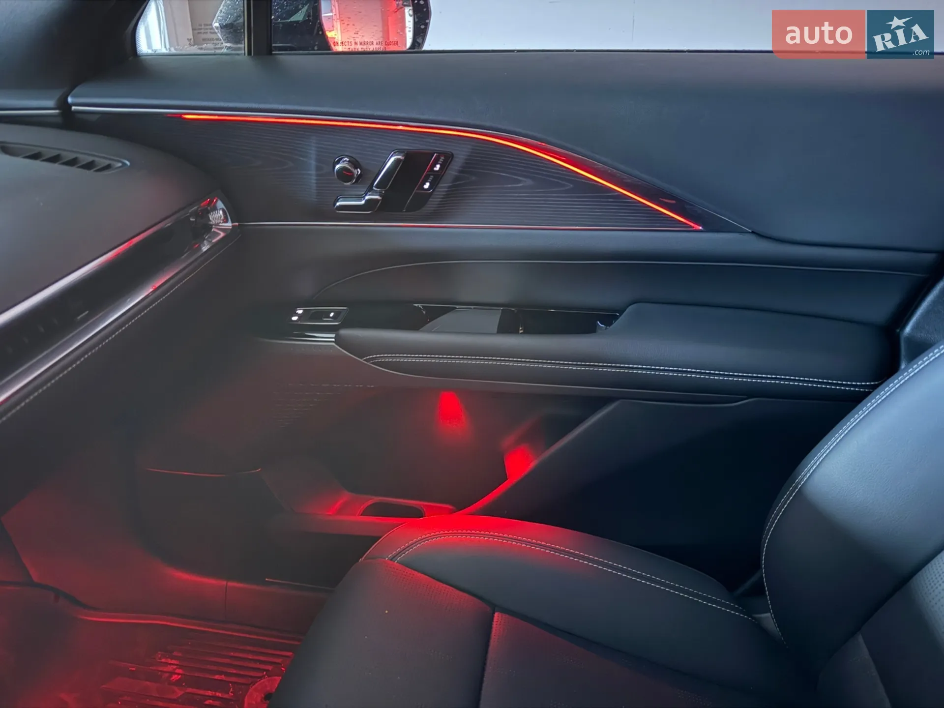 2024 Cadillac Lyriq - мініатюра 38