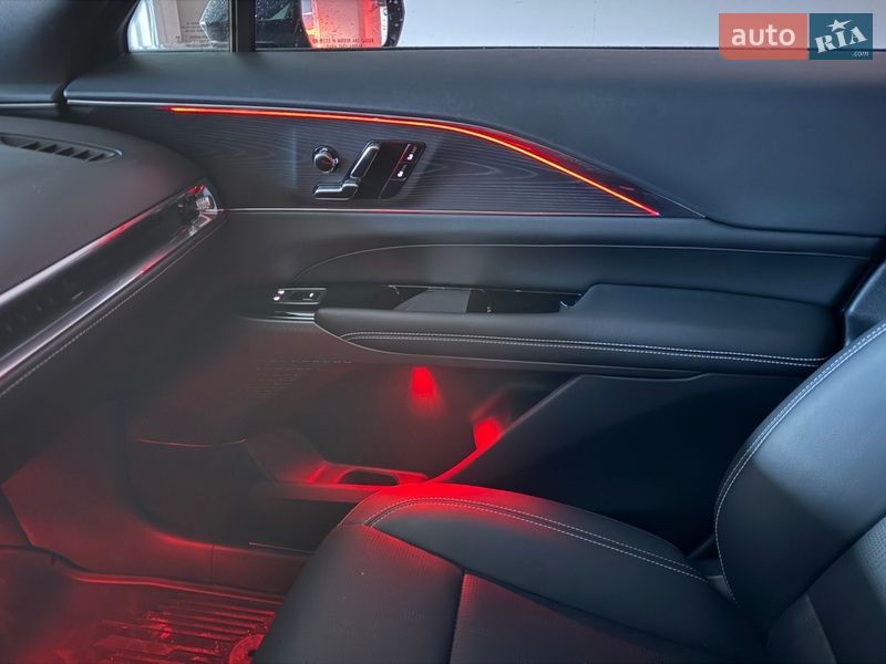 Внедорожник / Кроссовер Cadillac Lyriq 2024 в Новояворовске