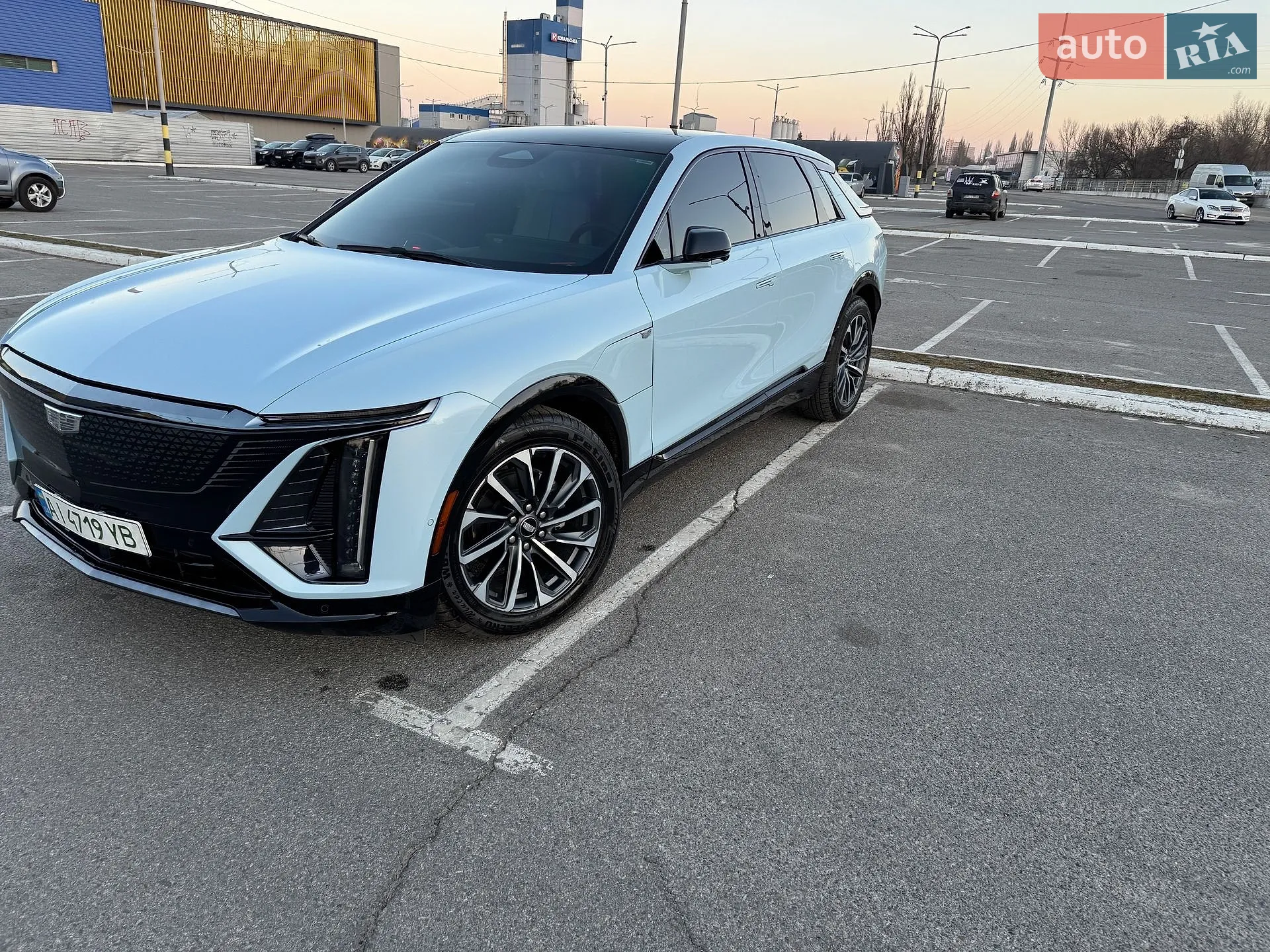 2023 Cadillac Lyriq - фото 1