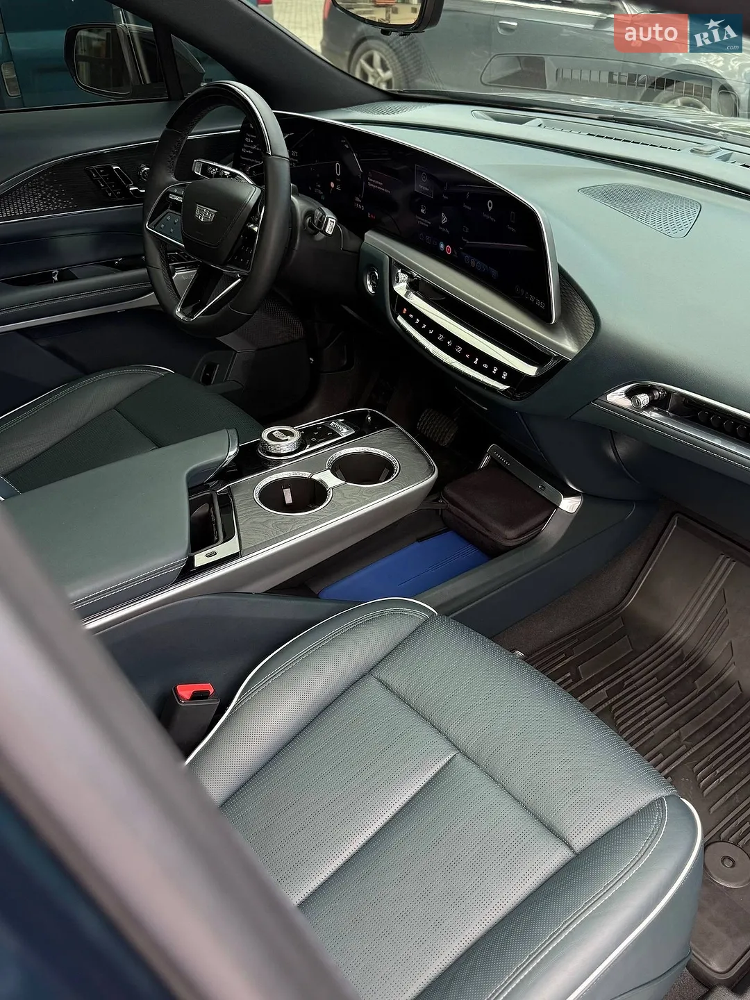 2023 Cadillac Lyriq - мініатюра 17