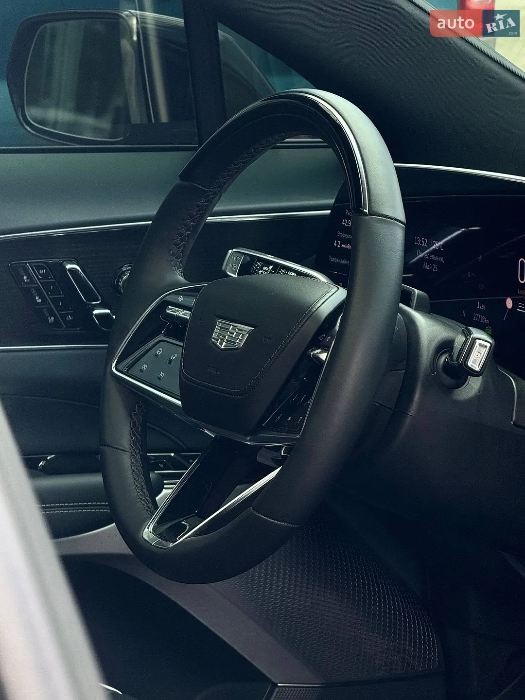 2023 Cadillac Lyriq - мініатюра 22