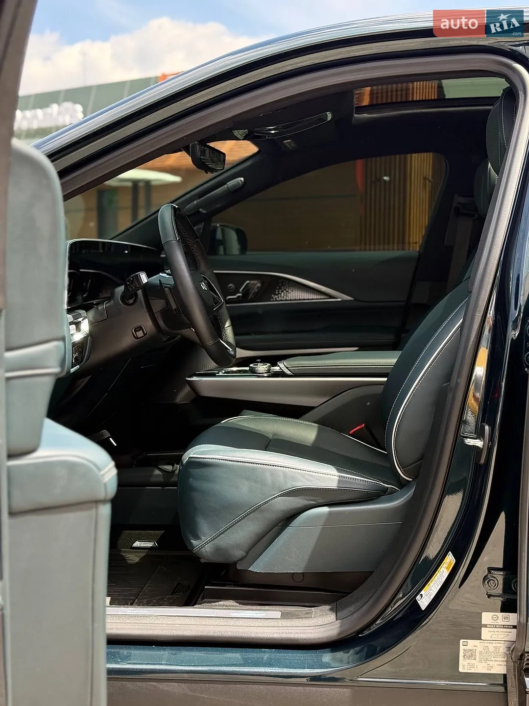 2023 Cadillac Lyriq - мініатюра 27