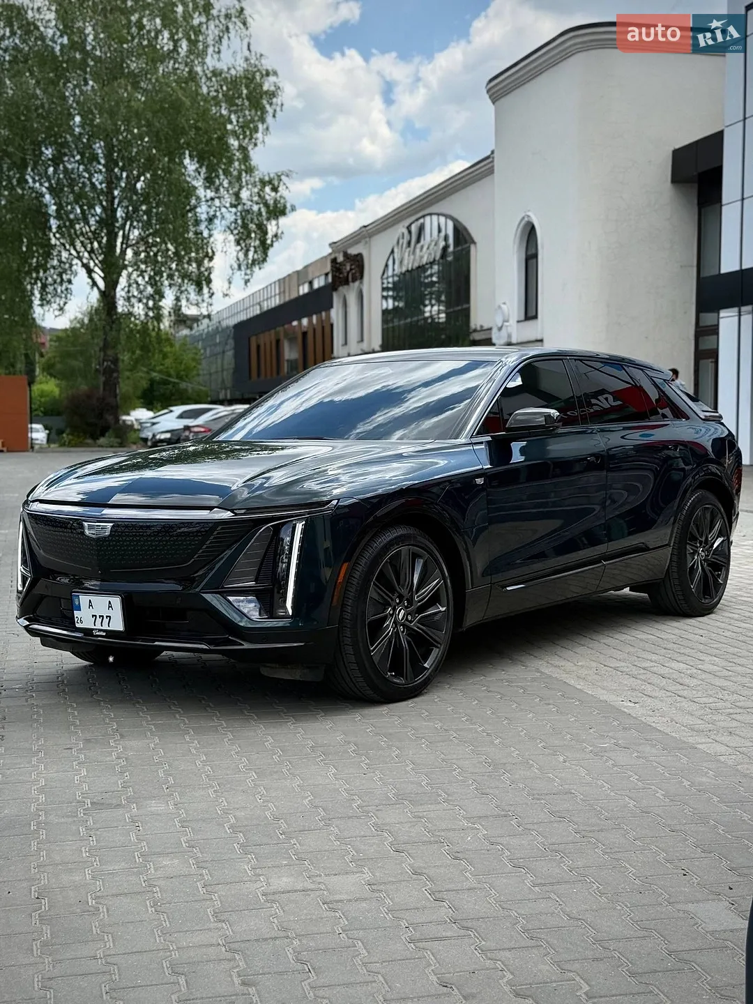 2023 Cadillac Lyriq - фото 1