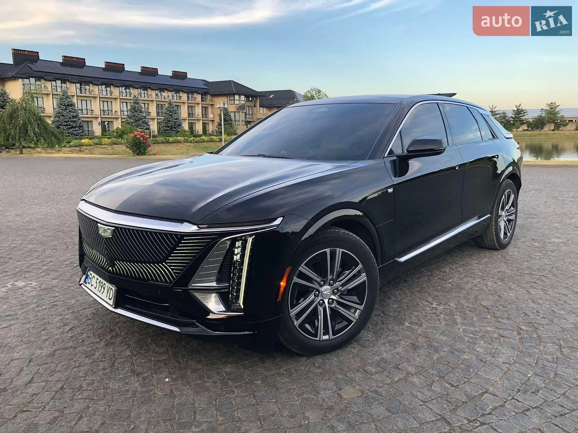 2024 Cadillac Lyriq - мініатюра 2
