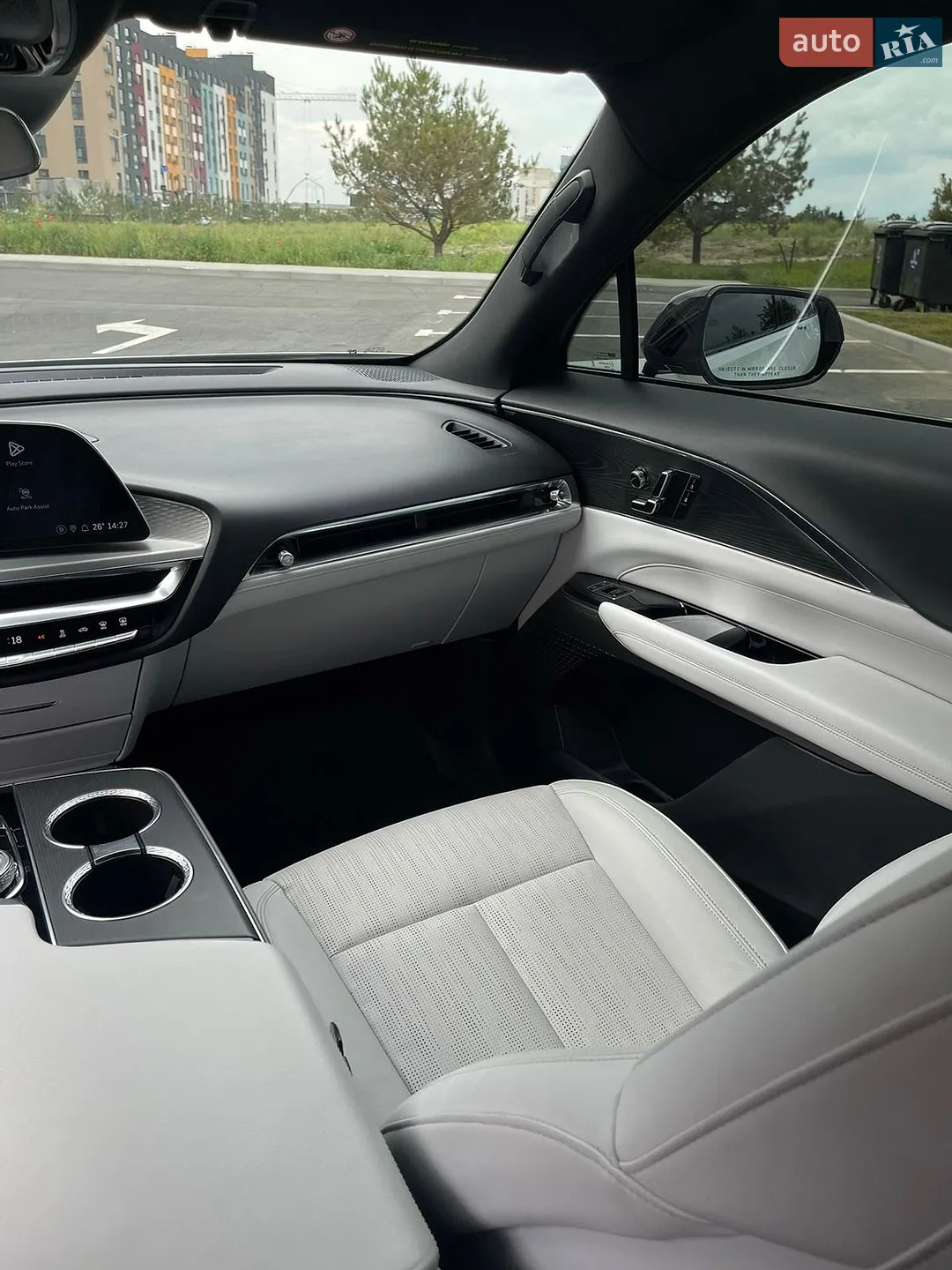 2023 Cadillac Lyriq - мініатюра 13
