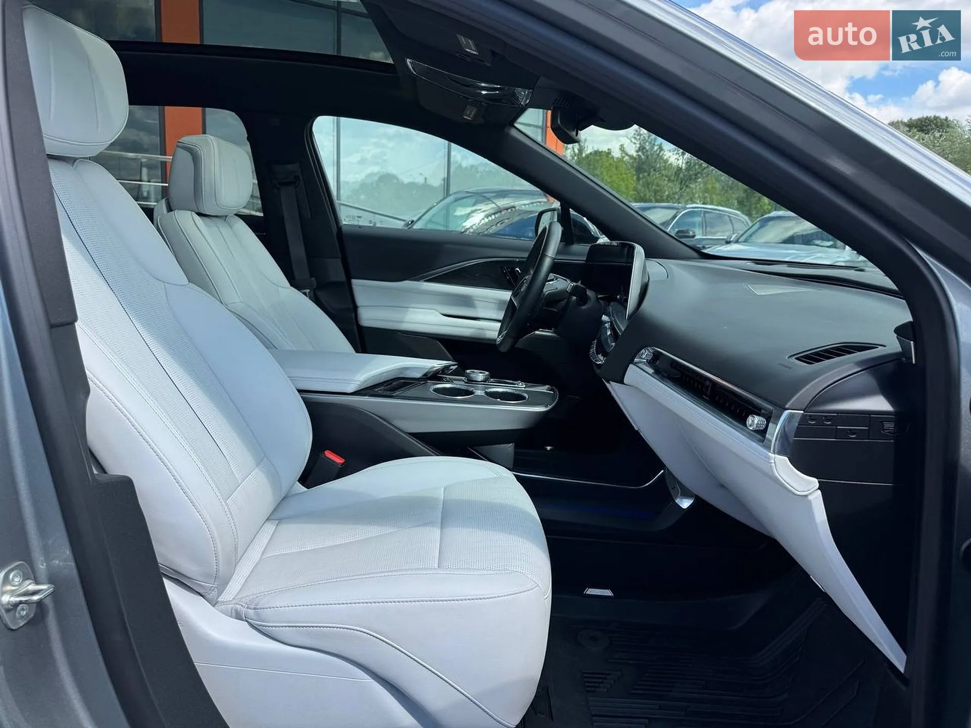 2024 Cadillac Lyriq - мініатюра 10