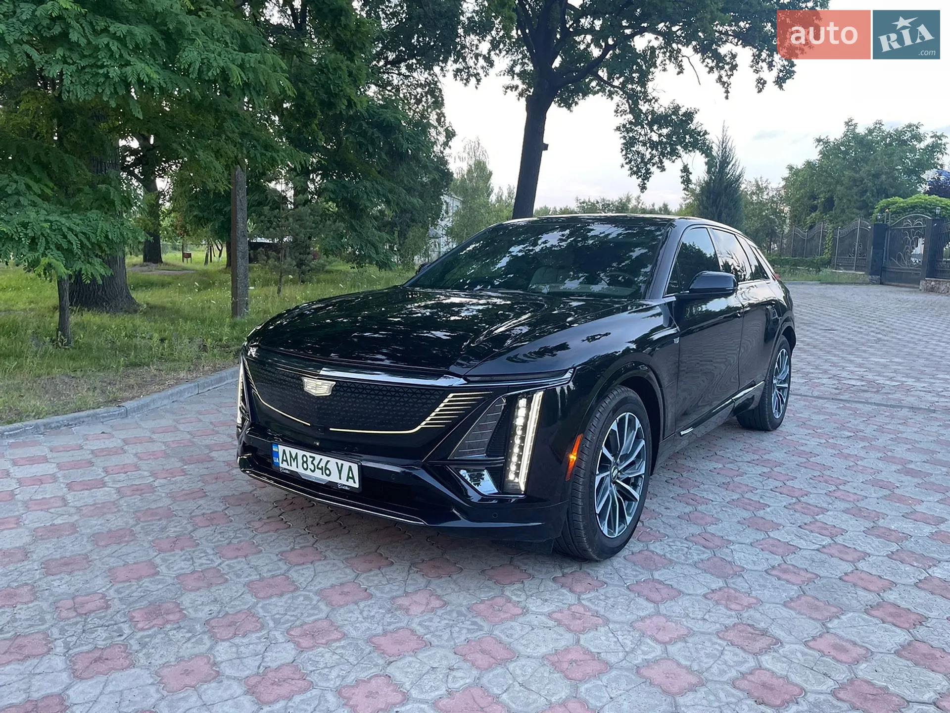 2023 Cadillac Lyriq - фото 1