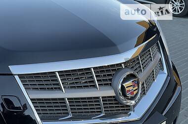 Внедорожник / Кроссовер Cadillac SRX 2010 в 