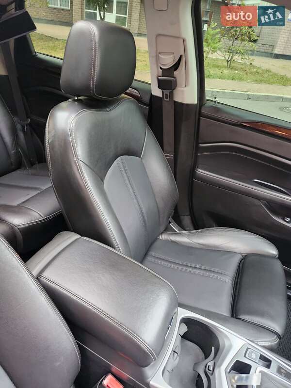 Позашляховик / Кросовер Cadillac SRX 2013 в Києві