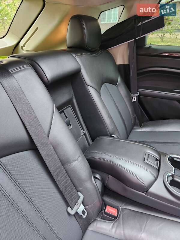 Позашляховик / Кросовер Cadillac SRX 2013 в Києві