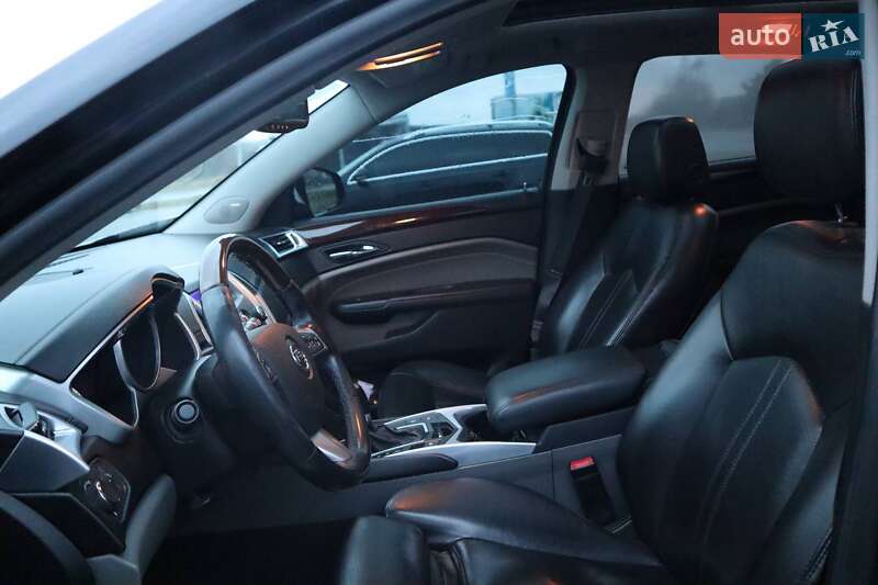 Позашляховик / Кросовер Cadillac SRX 2011 в Городку