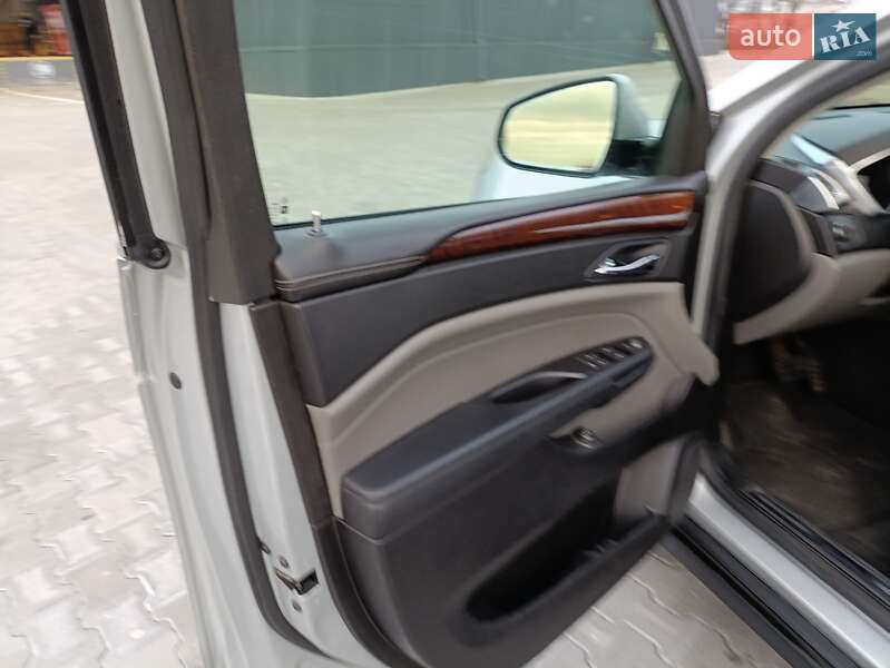 Позашляховик / Кросовер Cadillac SRX 2011 в Броварах