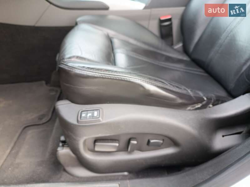 Позашляховик / Кросовер Cadillac SRX 2011 в Броварах