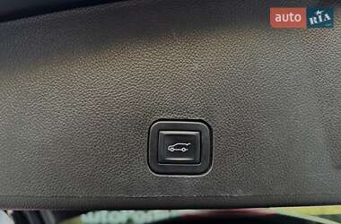 Позашляховик / Кросовер Cadillac SRX 2014 в 