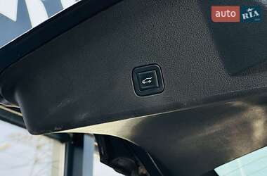 Позашляховик / Кросовер Cadillac SRX 2011 в 