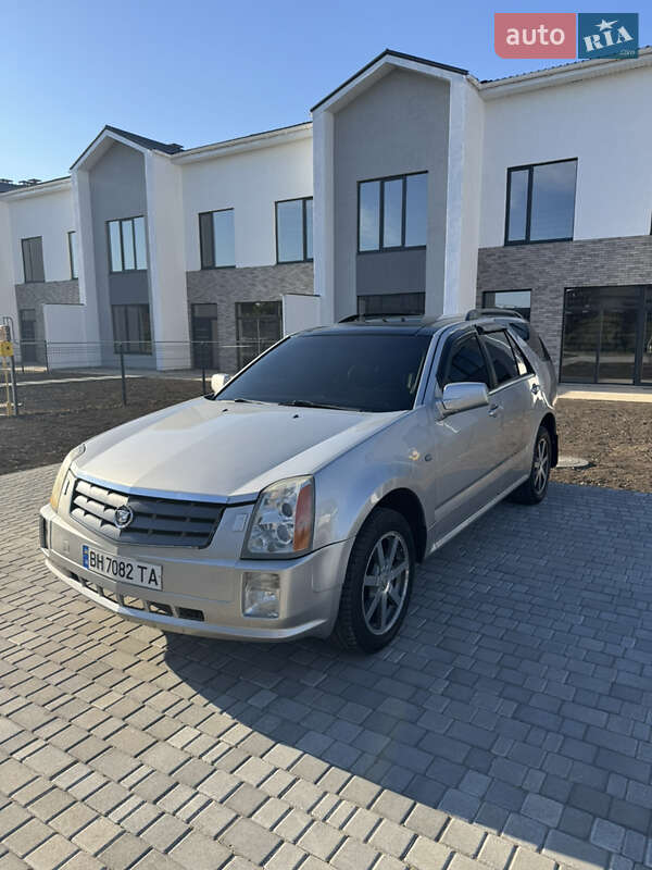 Позашляховик / Кросовер Cadillac SRX 2004 в 