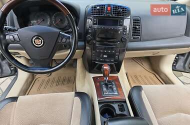 Позашляховик / Кросовер Cadillac SRX 2004 в 