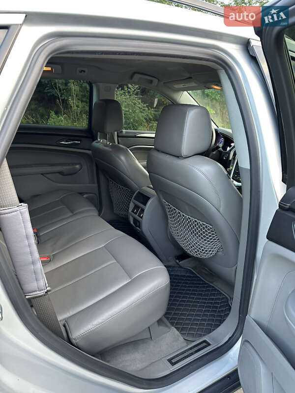 Позашляховик / Кросовер Cadillac SRX 2011 в Києві