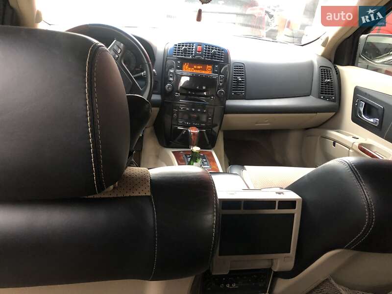 Внедорожник / Кроссовер Cadillac SRX 2004 в Калуше