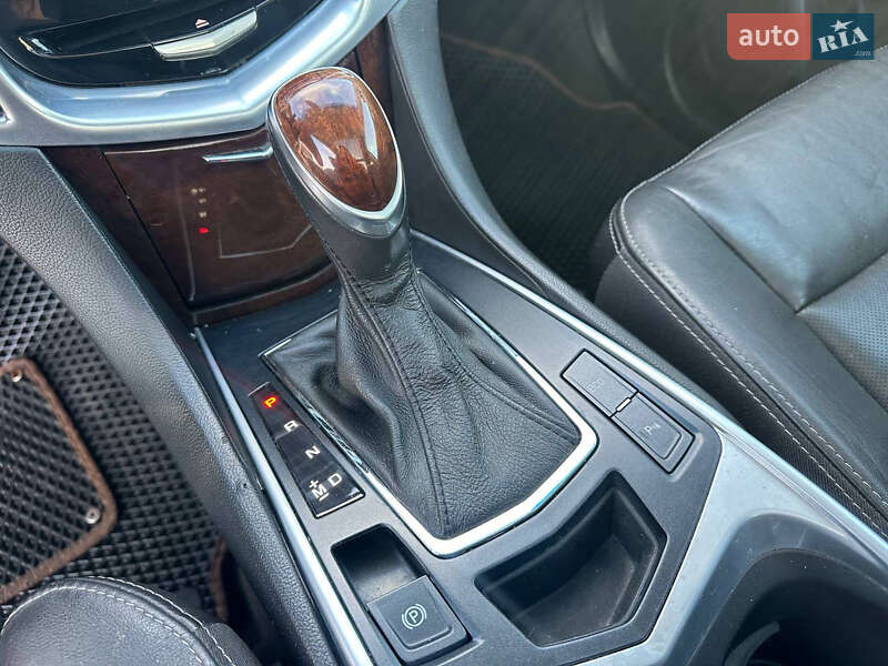 Универсал Cadillac SRX 2012 в Киеве