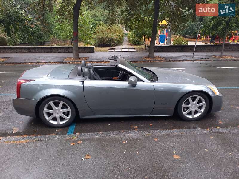 Кабриолет Cadillac XLR 2004 в Киеве