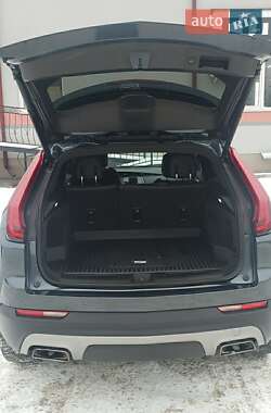 Внедорожник / Кроссовер Cadillac XT4 2019 в 