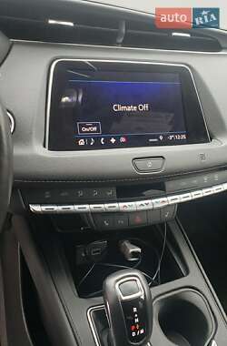Внедорожник / Кроссовер Cadillac XT4 2019 в 