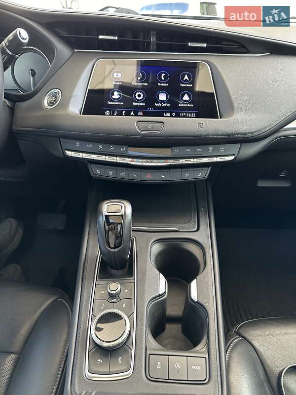 Внедорожник / Кроссовер Cadillac XT4 2018 в Сумах