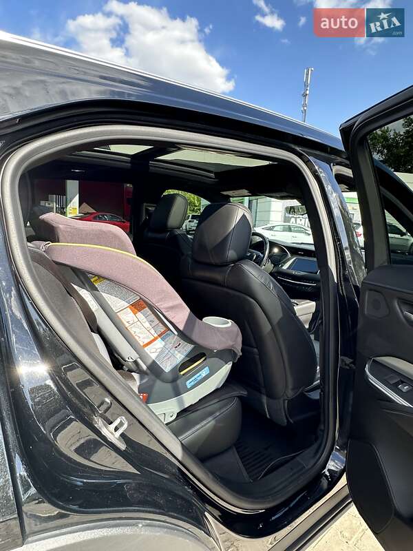 Внедорожник / Кроссовер Cadillac XT4 2018 в Сумах