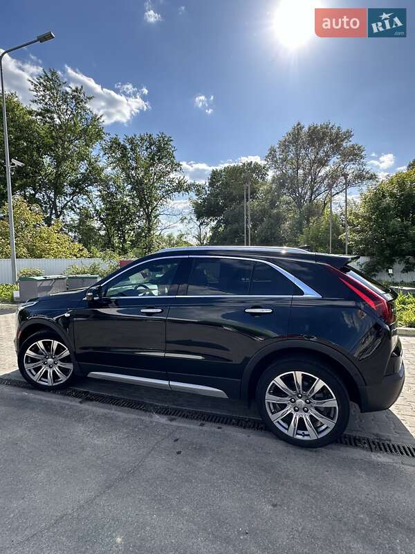 Внедорожник / Кроссовер Cadillac XT4 2018 в Сумах