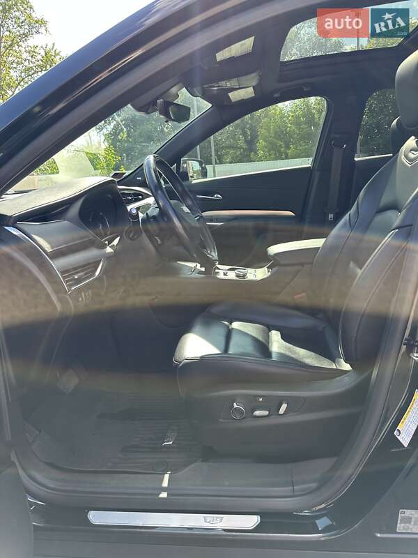 Внедорожник / Кроссовер Cadillac XT4 2018 в Сумах