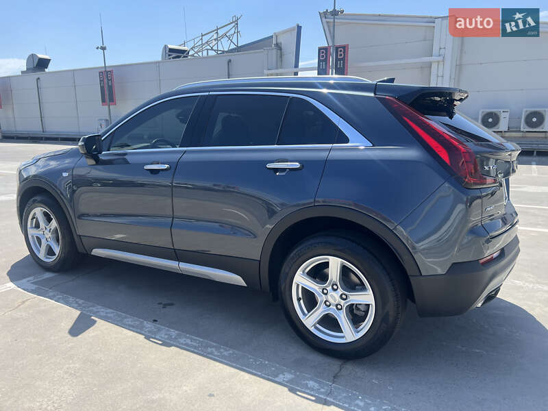 Внедорожник / Кроссовер Cadillac XT4 2018 в Киеве