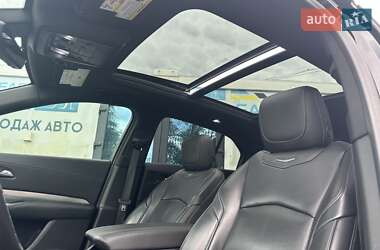 Внедорожник / Кроссовер Cadillac XT4 2018 в 
