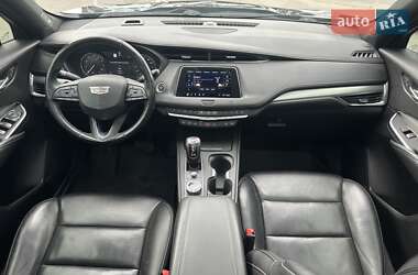 Внедорожник / Кроссовер Cadillac XT4 2018 в 