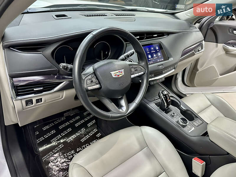 Внедорожник / Кроссовер Cadillac XT4 2022 в Киеве