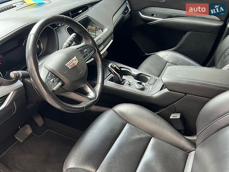 Внедорожник / Кроссовер Cadillac XT4 2020 в Киеве