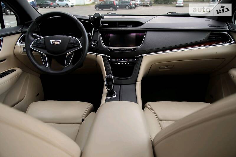 Внедорожник / Кроссовер Cadillac XT5 2016 в Киеве