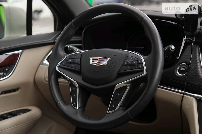 Внедорожник / Кроссовер Cadillac XT5 2016 в Киеве