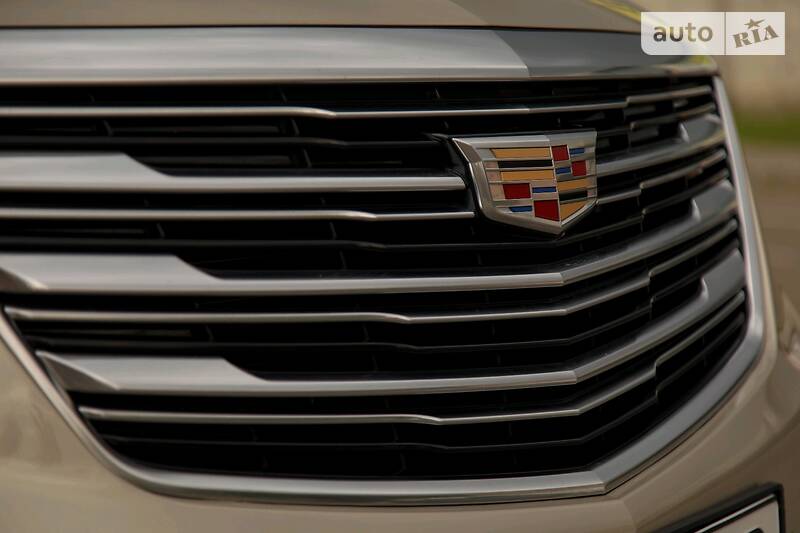 Внедорожник / Кроссовер Cadillac XT5 2016 в Киеве