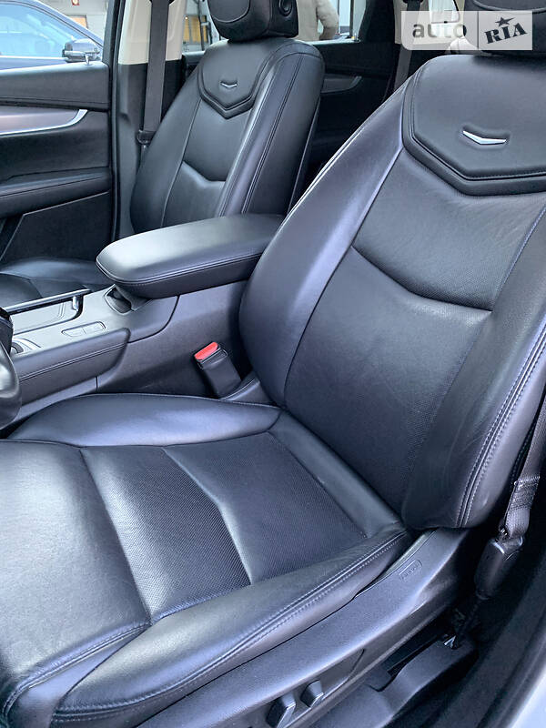 Внедорожник / Кроссовер Cadillac XT5 2018 в Киеве