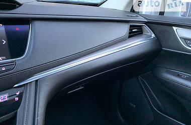 Внедорожник / Кроссовер Cadillac XT5 2018 в 