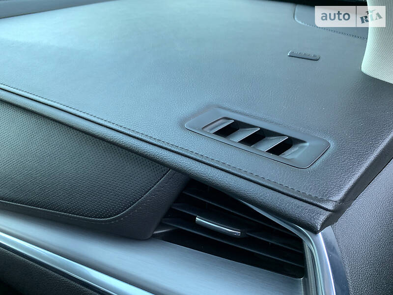 Внедорожник / Кроссовер Cadillac XT5 2018 в Киеве