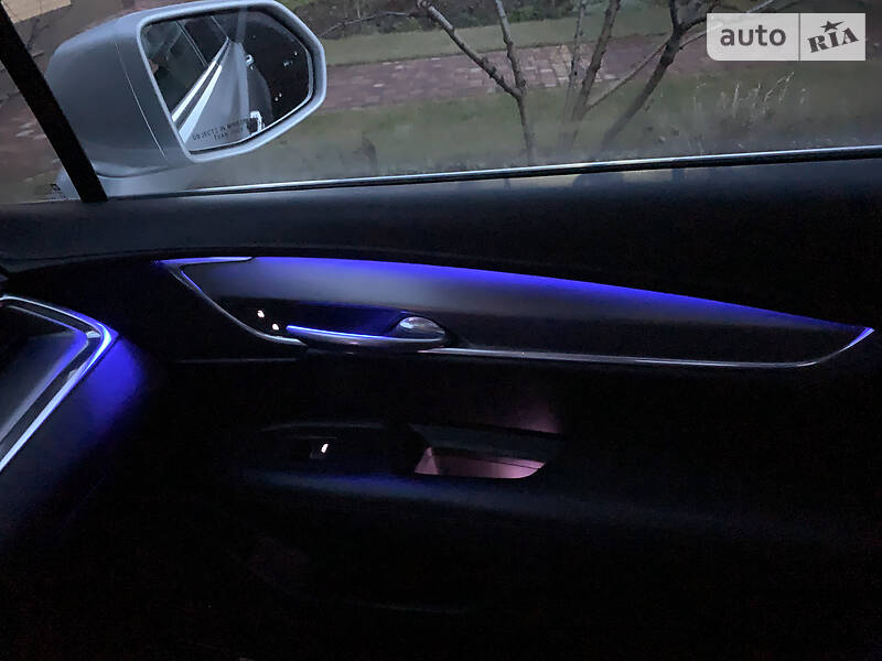 Внедорожник / Кроссовер Cadillac XT5 2018 в Киеве