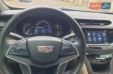 Внедорожник / Кроссовер Cadillac XT5 2017 в Хмельницком