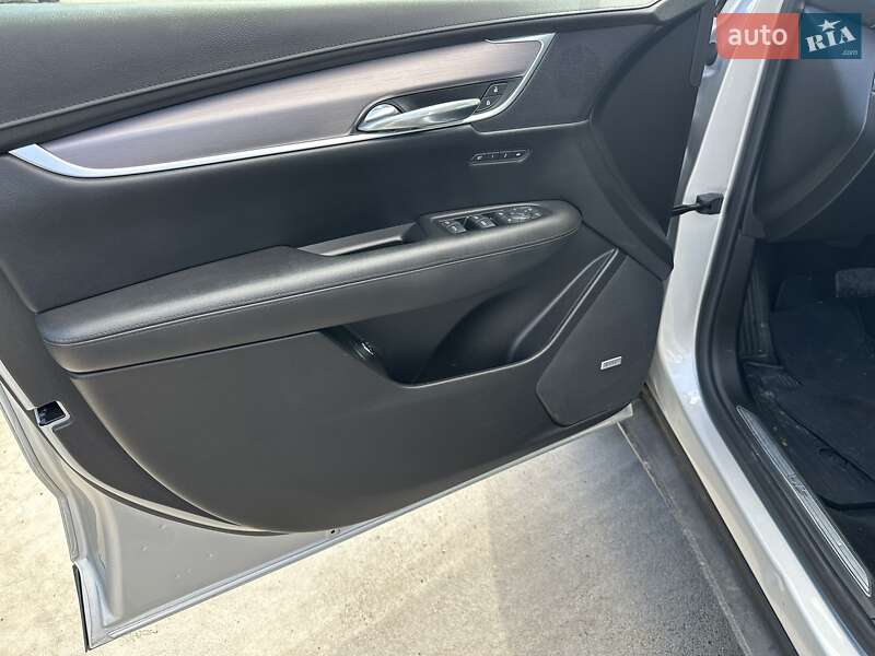 Внедорожник / Кроссовер Cadillac XT5 2017 в Киеве