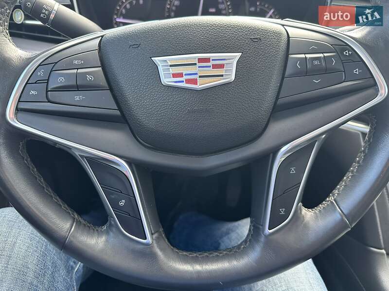 Внедорожник / Кроссовер Cadillac XT5 2017 в Киеве