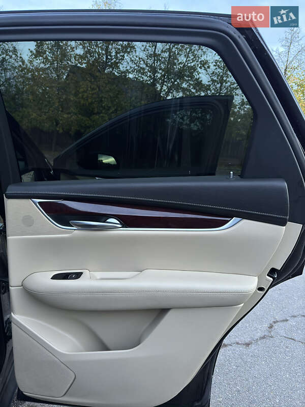 Внедорожник / Кроссовер Cadillac XT5 2017 в Умани