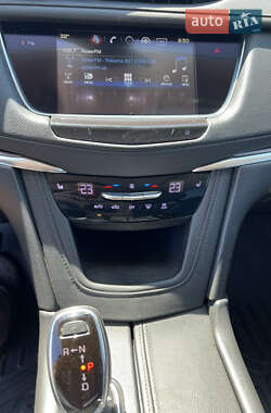 Внедорожник / Кроссовер Cadillac XT5 2018 в 