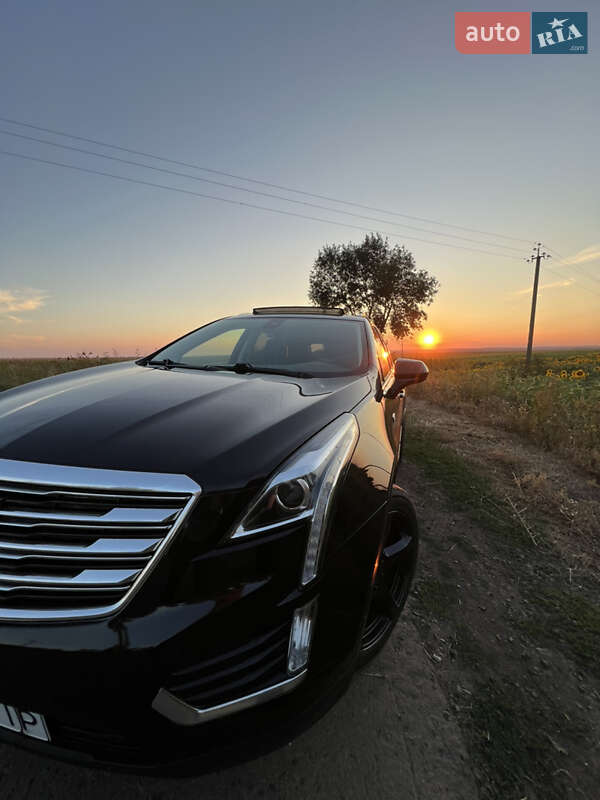 Внедорожник / Кроссовер Cadillac XT5 2018 в Харькове